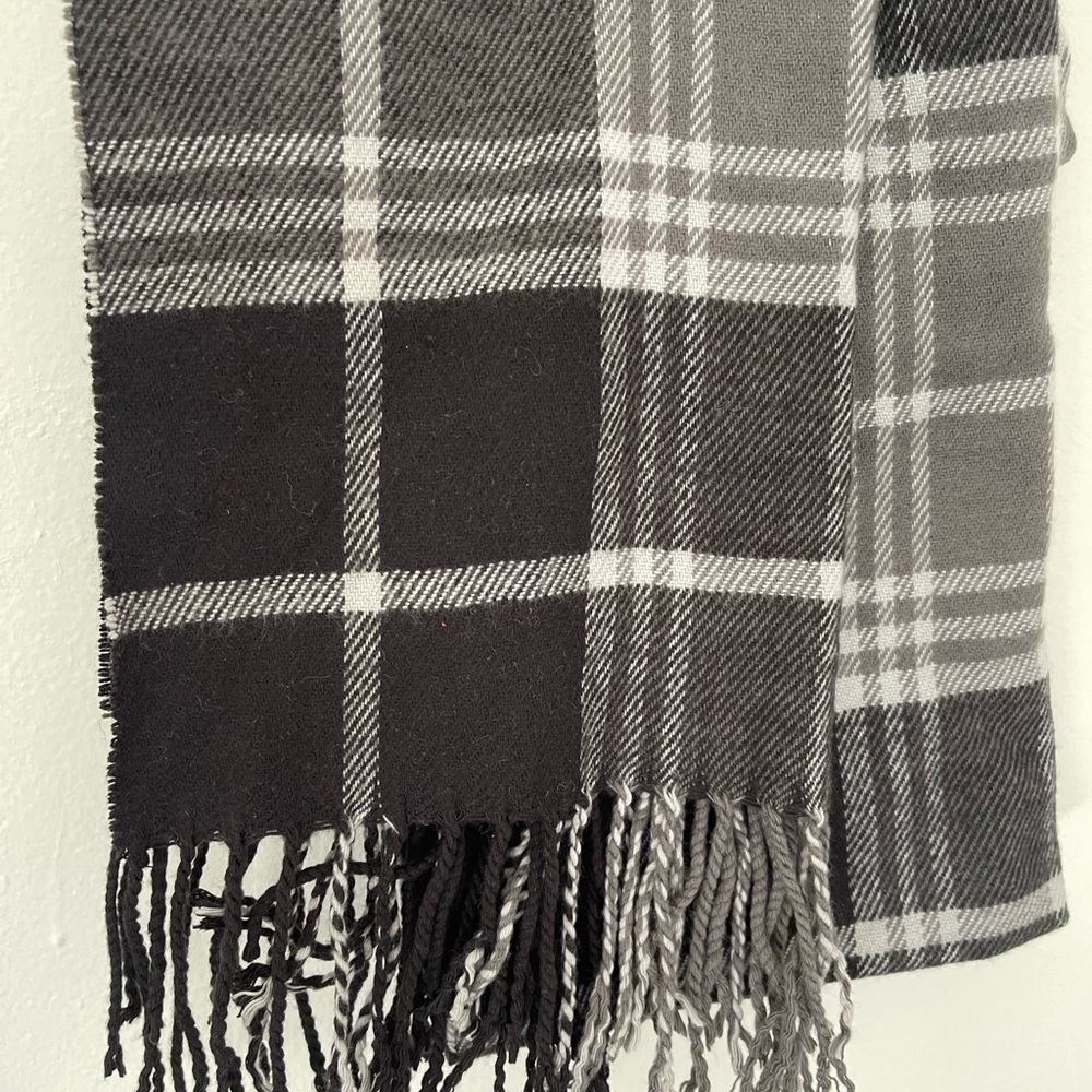 Scarves - Picture 3 of 7